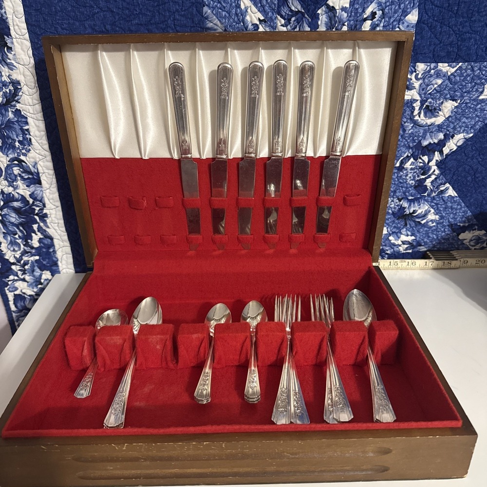 25 Pieces Wm A Rogers A1 Plus Oneida Ltd 1938 ROSALIE Silver Plate Flatware